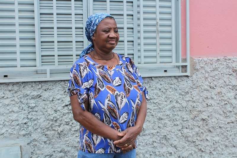 'Fui ensinada a não mexer no que é dos outros', diz gari de Pains que encontrou carteira com dinheiro e devolveu para o dono