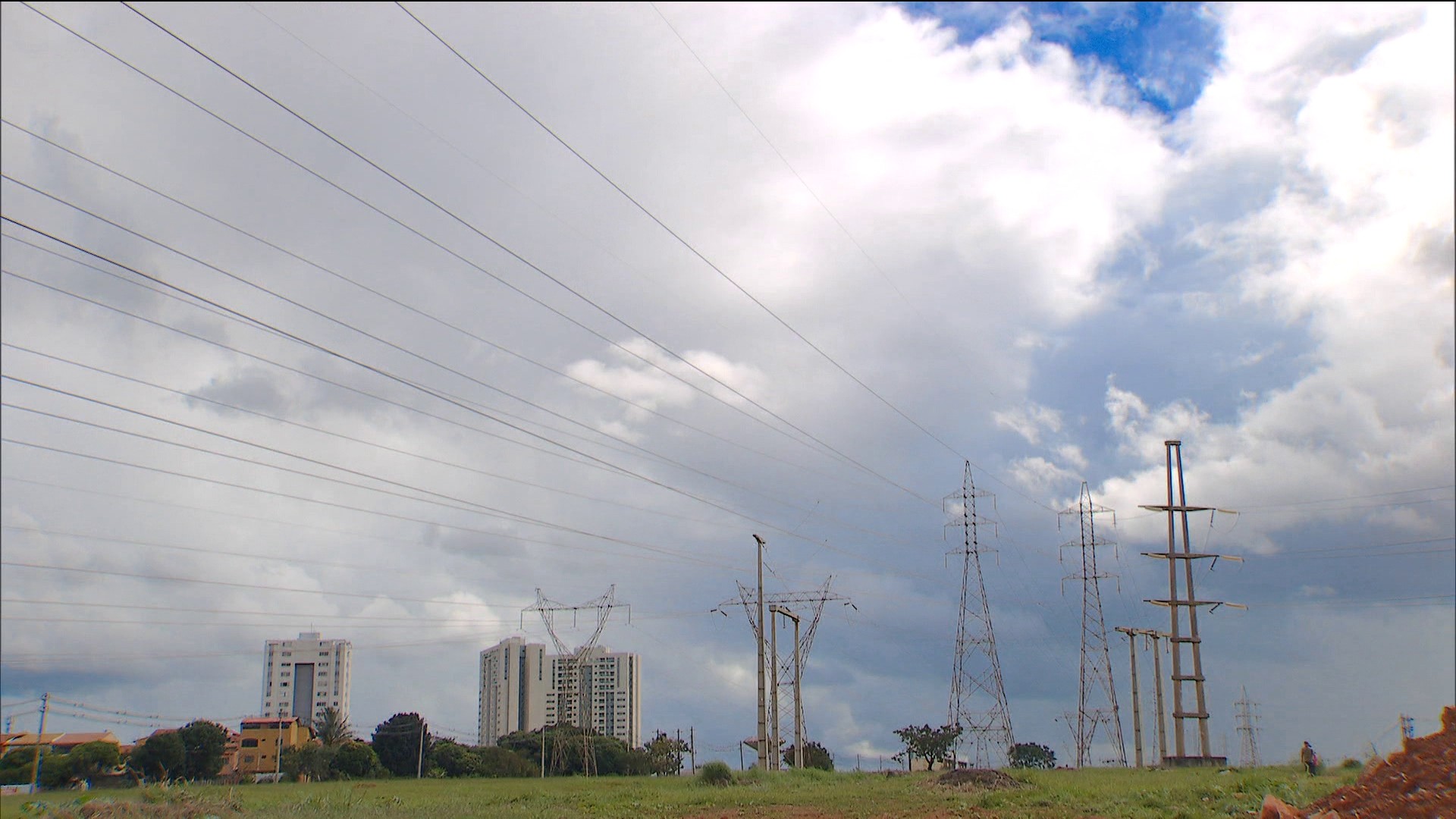 ONS vê carga de energia subir 3,3% em outubro com reabertura da economia thumbnail