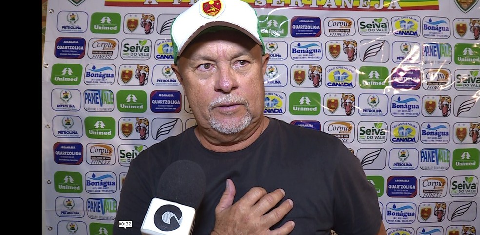 Técnico  do Petrolina Pedro Manta fala da vitória da Fera Sertaneja — Foto: Reprodução/ TV Grande Rio