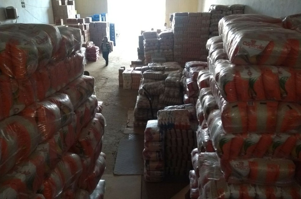 Mais de 100 toneladas de arroz foram apreendidas.  (Foto: Sefaz/ Divulgação)