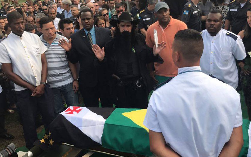 Comandante do 3º BPM foi enterrado nesta sexta-feira (Foto: Henrique Coelho/G1)