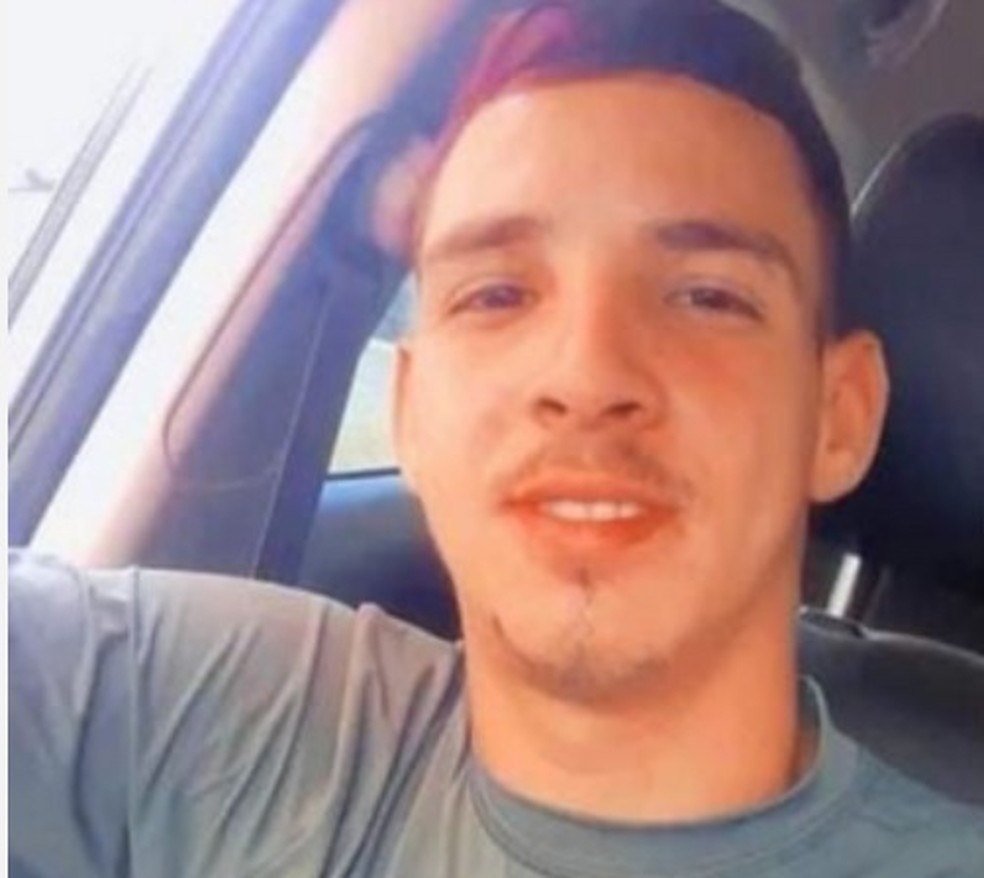Raiffe Wesley Gonçalves Duarte, de 21 anos, foi morto a tiros em Santa Cruz do Capibaribe — Foto: Arquivo pessoal