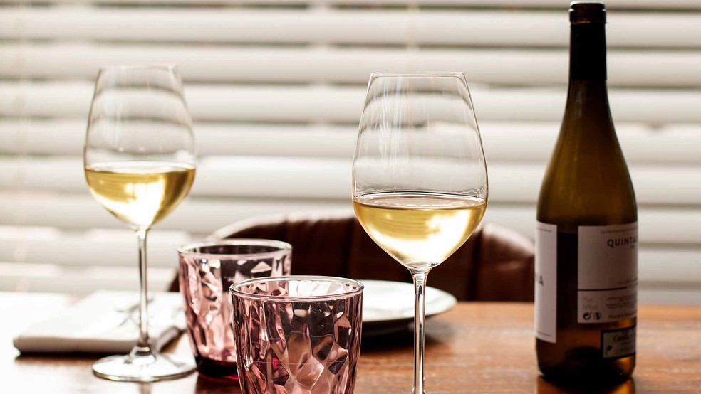 Vinho branco: veja diferença para o tinto e saiba harmonizar — Foto: Reprodução/Unsplash