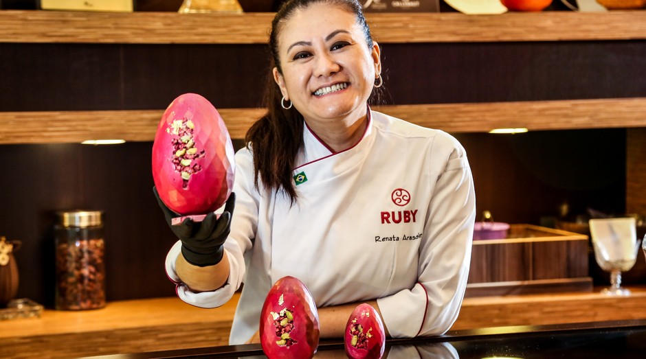 Renata Arassiro trabalha com chocolates há 20 anos (Foto: Reprodução/Sebrae)