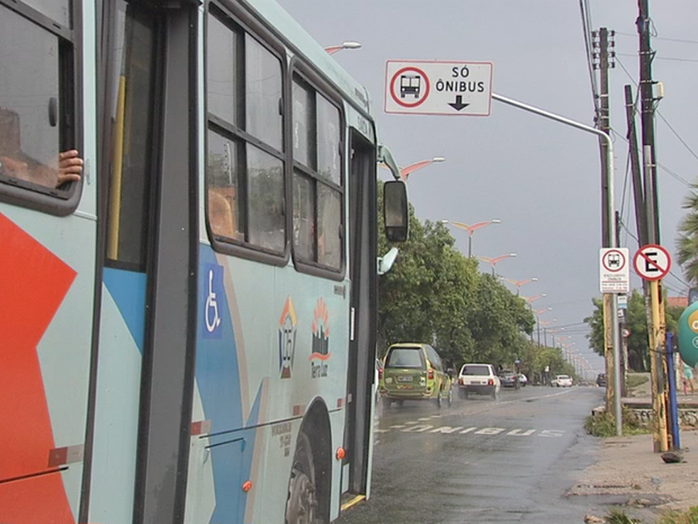 Carros podem trafegar em faixa de ônibus em Fortaleza até 200 m antes de conversão, decide STF (Foto: TVM/Reprodução)