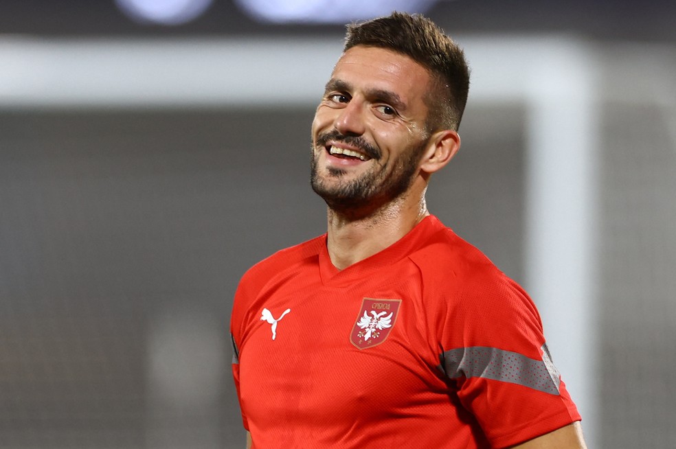 Jogador da Sérvia Dusan Tadic durante o treinamento em Doha, no Catar — Foto: REUTERS/Bernadett Szabo