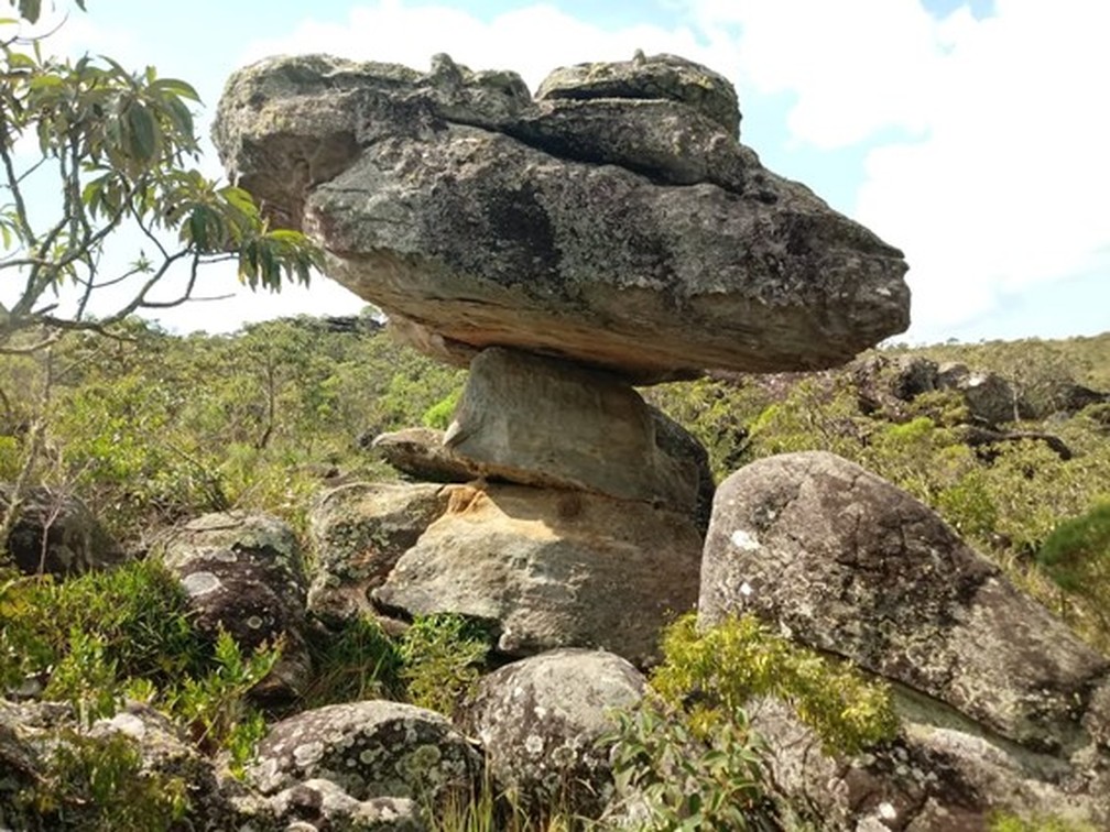 Pedra que equilibra, em Lima Duarte, MG — Foto: Secretaria do Turismo de Lima Duarte/Divulgação
