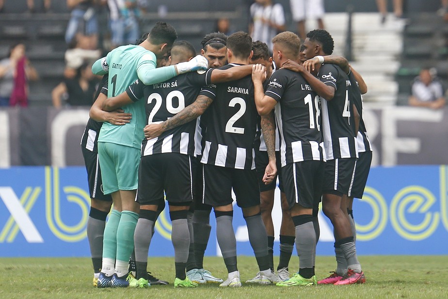 Jogadores do Botafogo reunidos antes da partida contra o América-MG