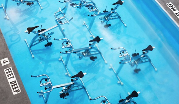 Bicicletas usadas durante o exercício dentro da água (Foto: Divulgação)