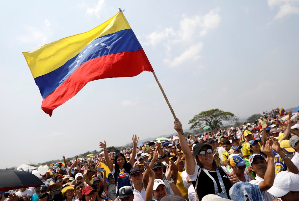 Público comparece ao Venezuela Aid — Foto: Edgard Garrido/Reuters