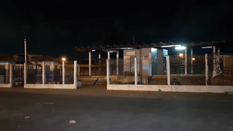 Suspeito foi preso pela PM próximo a Estação de Trem no bairro Nova Natal, na Zona Norte — Foto: Sérgio Henrique Santos/ Intertv Cabugi