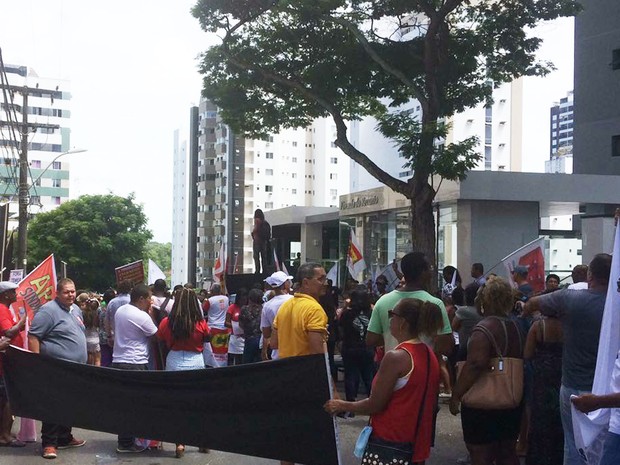 Prédio onde mora deputado federal Arthur Maia em Salvador (Foto: Rafael Teles/G1)