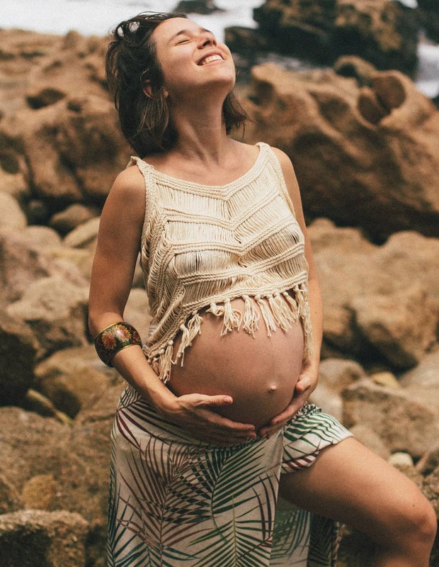 Daphne Bozaski grávida de Caetano (Foto: Reprodução/Instagram)