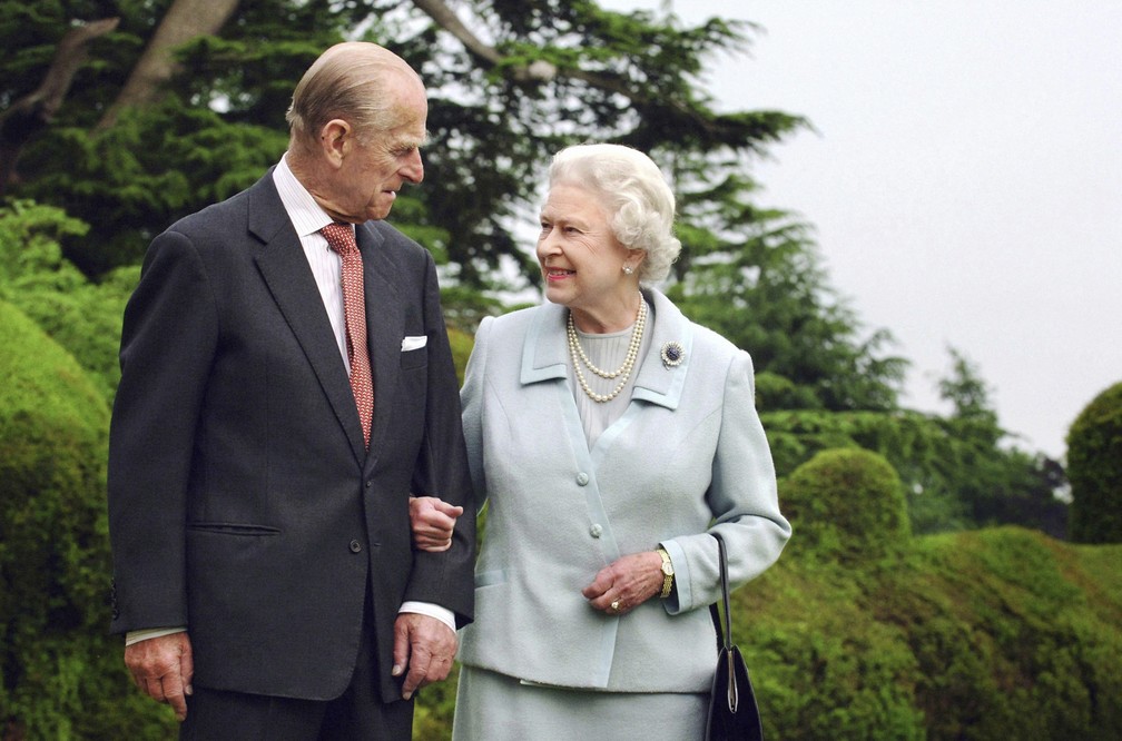Príncipe Philip e a rainha Elizabeth II, em foto de 18 de novembro de 2007 — Foto: Fiona Hanson/PA via AP/Arquivo