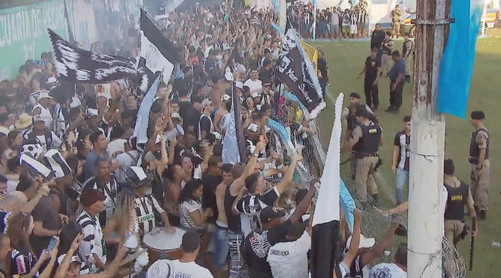 Toricda de Recreio comemorou tÃ­tulo inÃ©dito em cima do rival â Foto: ReproduÃ§Ã£o/TV IntegraÃ§Ã£o