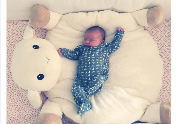 A filha recém-nascida da atriz Olivia Wilde (Foto: Instagram)
