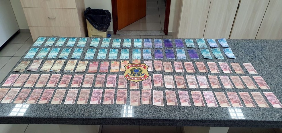 Notas falsas de dinheiro foram apreendidas pela Pol&iacute;cia Federal em Natal &mdash; Foto: PF/Divulga&ccedil;&atilde;o