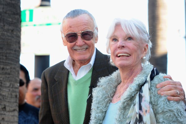 O quadrinista e criador do Universo Marvel, Stan Lee, com a esposa Joan, que morreu em julho de 2017 (Foto: Getty Images)