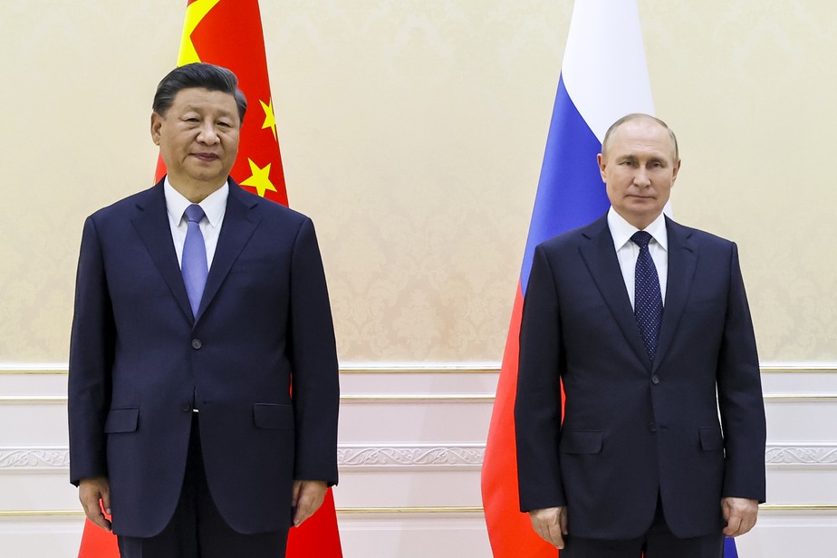 Xi Jinping e Vladimir Putin em cúpula no Uzbequistão