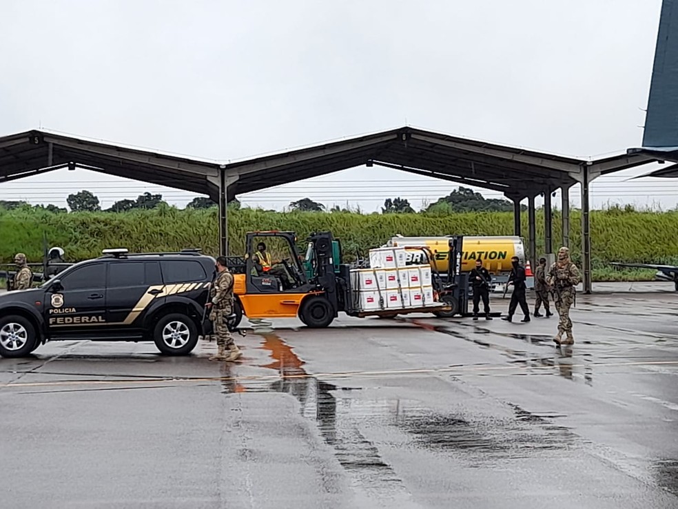 Doses da vacina contra Covid-19 chegando em Rondônia — Foto: João Antônio Alves/ CBN Amazônia 