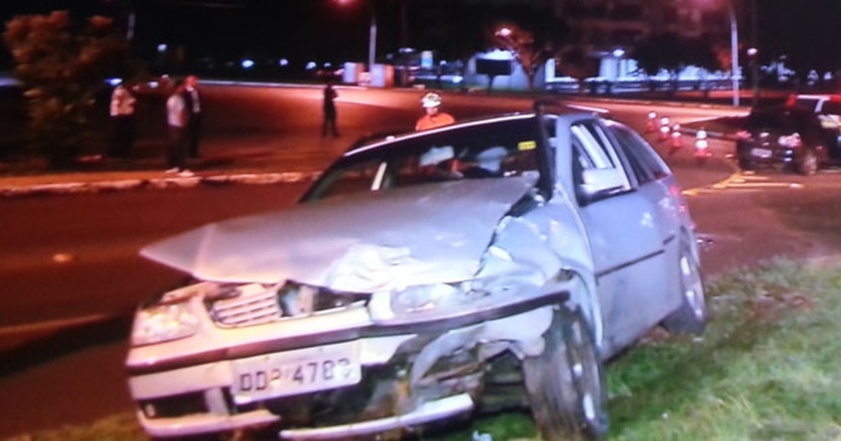 G1 Dois Homens Ficam Feridos Em Batida Na 310 Norte Em Brasília