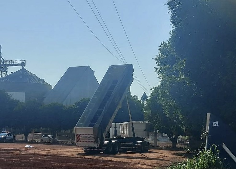 Motorista vai fazer limpeza de caminhão e morre eletrocutado em pátio de empresa em MT — Foto: Divulgação