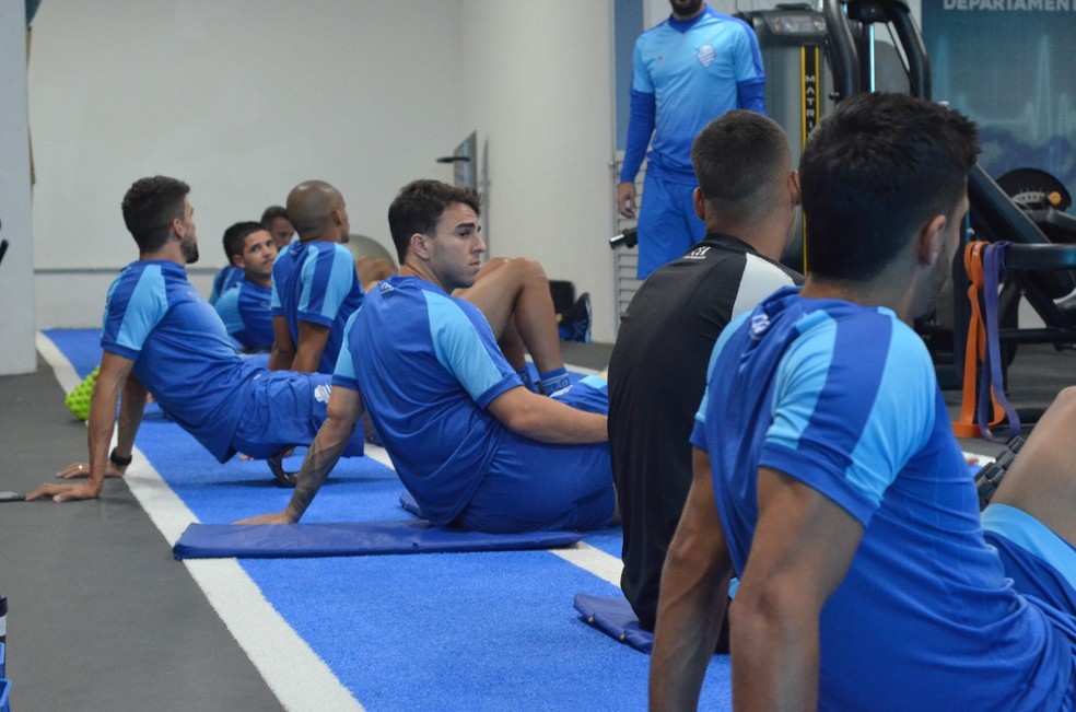 CSA trabalha na academia na tarde deste domingo — Foto: Augusto Oliveira/CSA