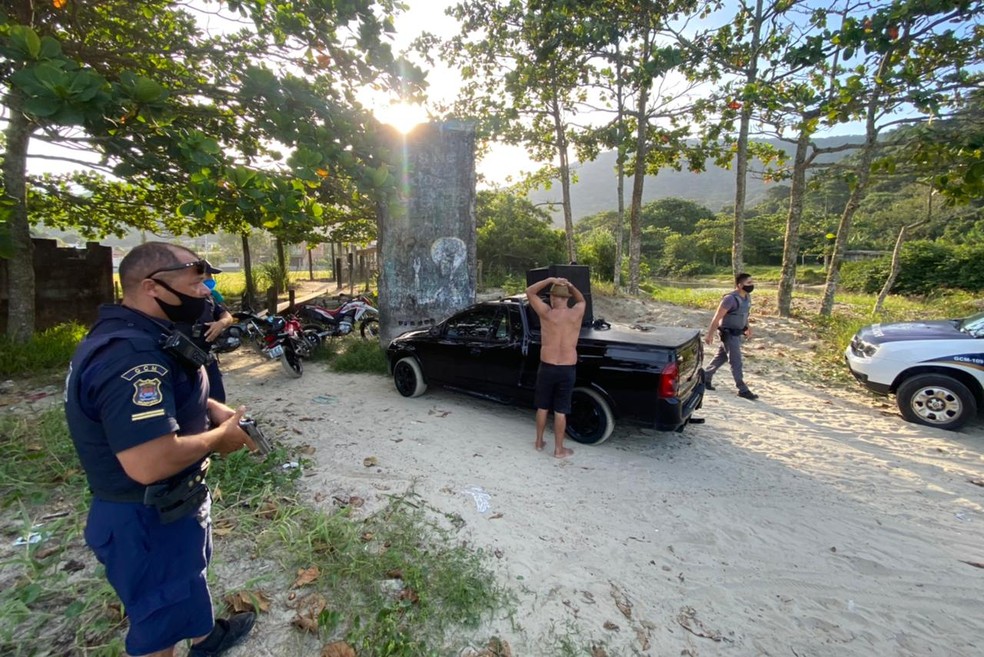 Guarda Civil Municipal apreendeu carro de som, multou condutor de moto aquática e apreendeu motos — Foto: Divulgação/Prefeitura de Guarujá