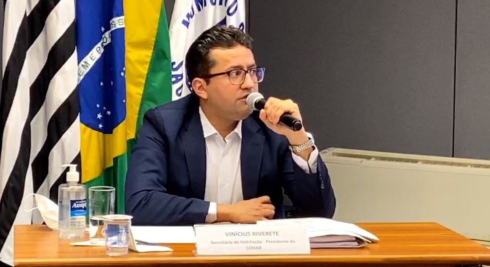 Vinicius Riverete, Secretário de Habitação e Presidente da COHAB de Campinas (SP), durante transmissão ao vivo nesta sexta-feira (2) — Foto: Reprodução/Facebook