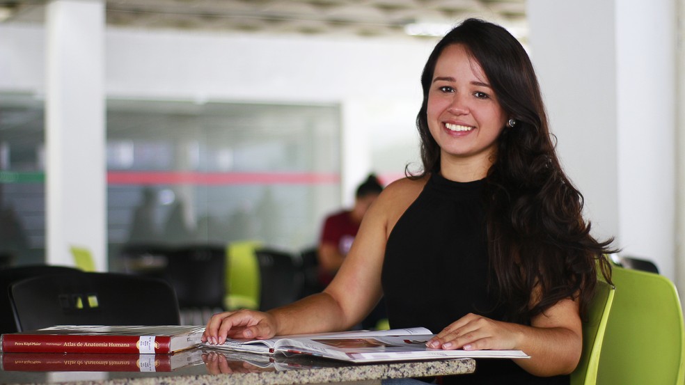 Natural de João Pessoa, Camila Carla do Amaral Rodrigues chegou a cursar Odontologia enquanto alimentava o sonho de ser médica.  (Foto: Sidney Almeida)