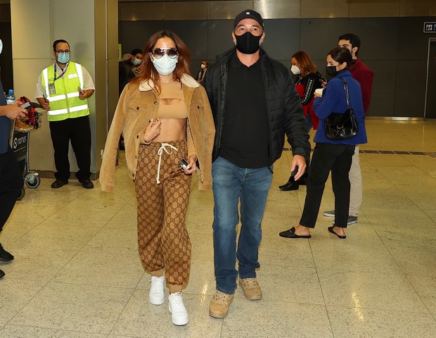 Anitta desembarca em aeroporto de São Paulo (Foto: Manuela Scarpa e Marcos Ribas/Brazil News)