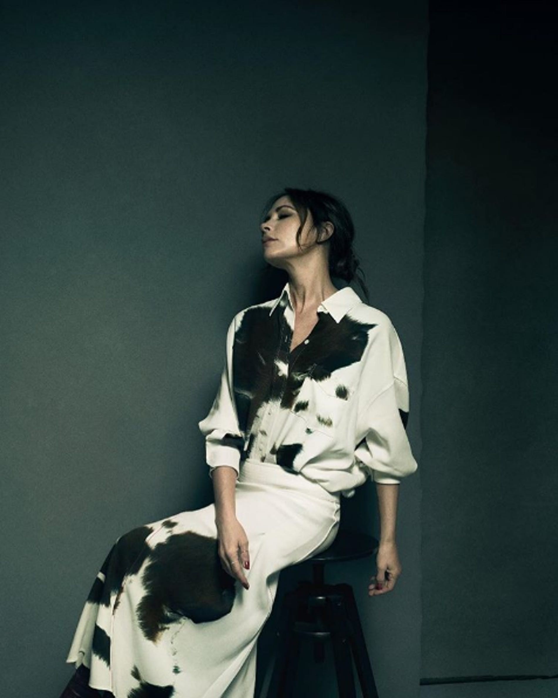 Victoria Beckham usa cow print em dobro. (Foto: Pinterest)