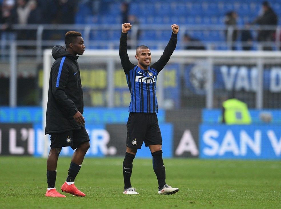 Jornal Inter Quer Comprar Rafinha Mas Tentara Diminuir Valor Pedido Pelo Barca Futebol Internacional Ge