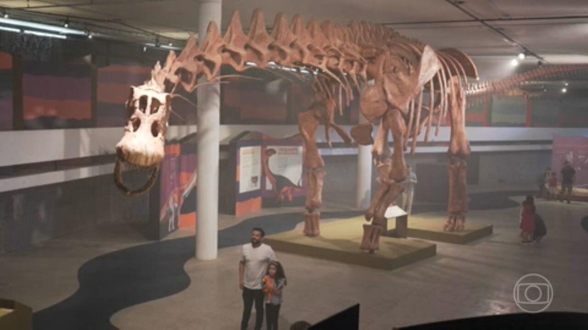 Réplica do maior dinossauro do mundo pode ser vista em São Paulo