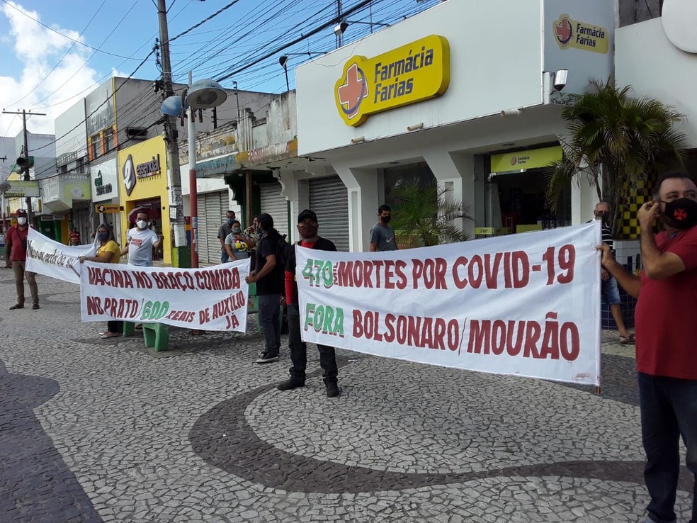 Ato contra Bolsonaro em Delmiro Gouveia, no Sertão Alagoano — Foto: Coletivo de movimentos e organizações sociais do Sertão Alagoano