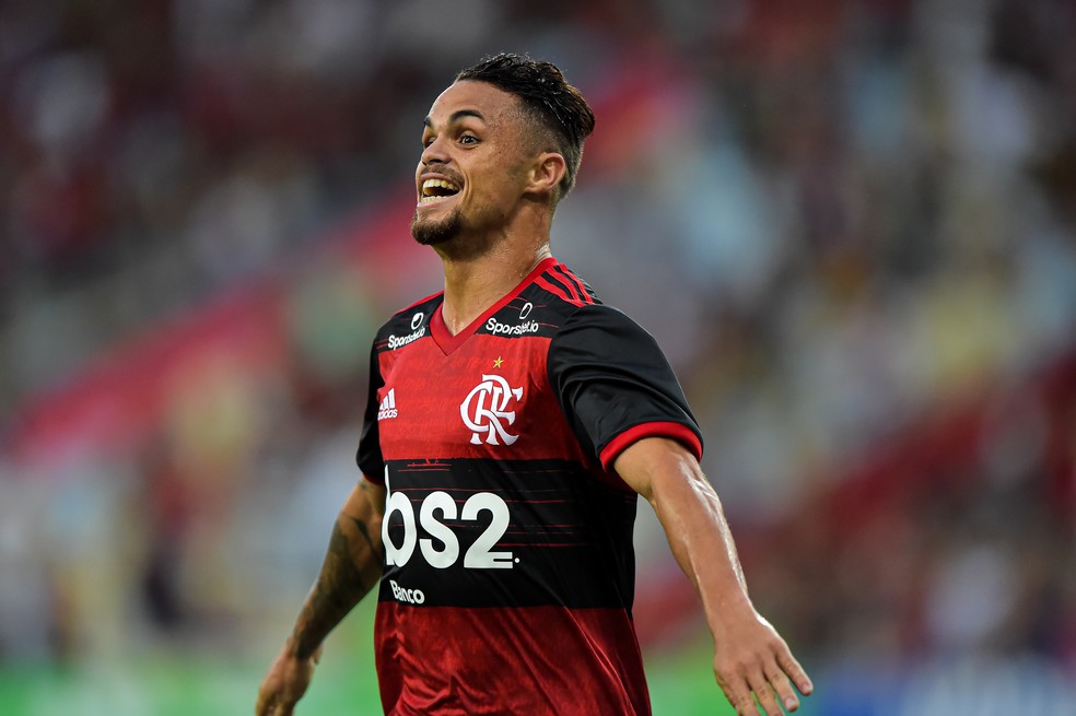 Michael comemora seu primeiro gol pelo Flamengo — Foto: André Durão