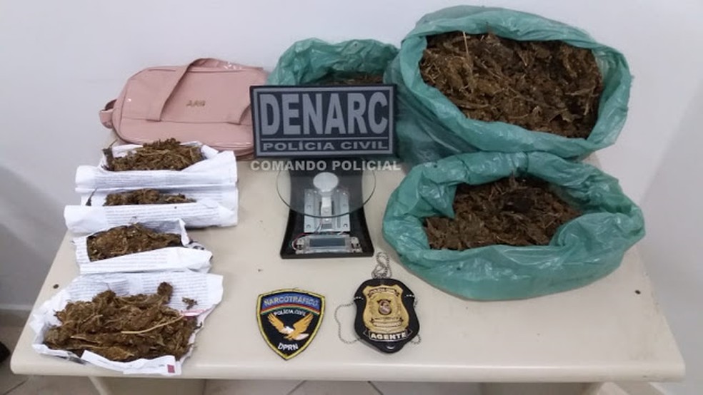 Homem entregava drogas em sistema 'delivery' disfarÃ§ado de entregador de pizza, em Garanhuns â€” Foto: Comando Policial/DivulgaÃ§Ã£o