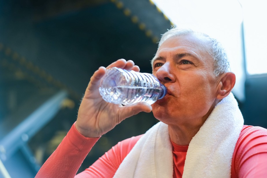 Boa hidratação está associada a um envelhecimento saudável