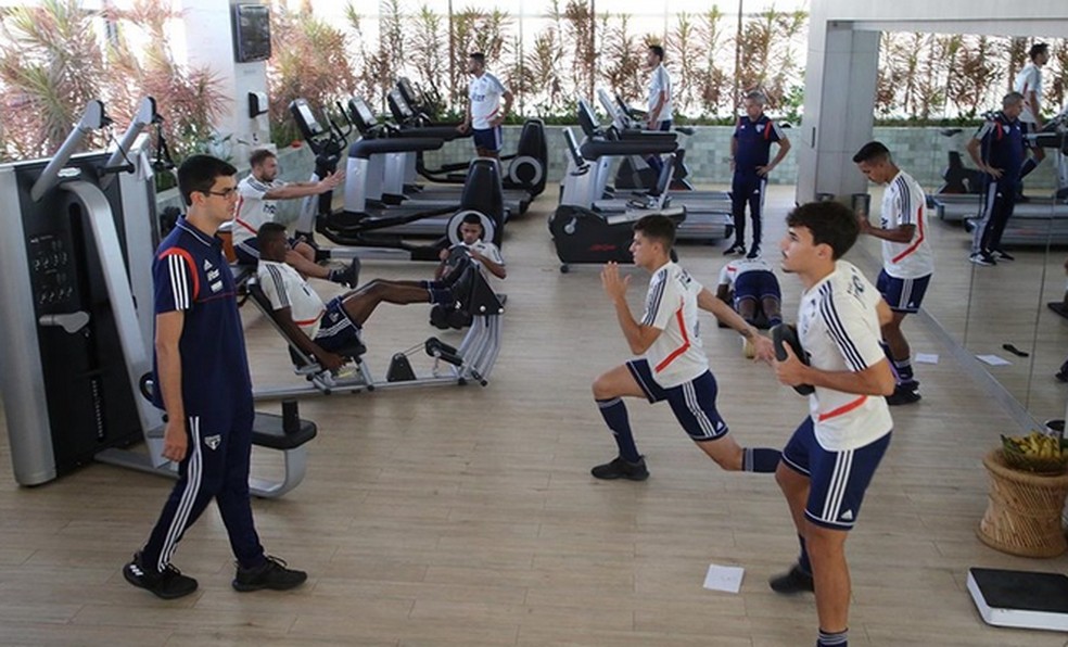 Reservas treinam em Fortaleza antes de retorno para São Paulo — Foto: Rubens Chiri/saopaulofc.net