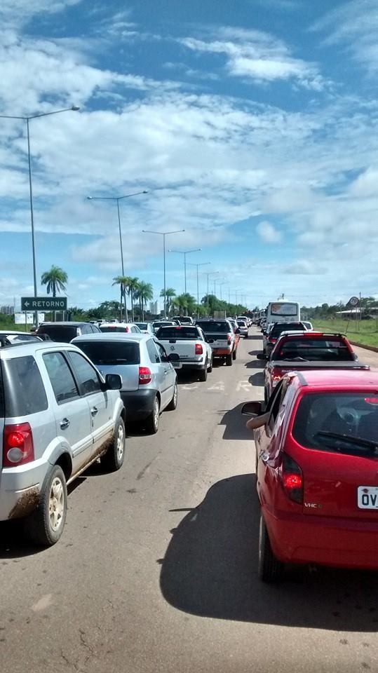 Amadeo Barbosa tem trânsito congestionado nesta segunda-feira (2) (Foto: Neyelly Brilhos/Arquivo pessoal)