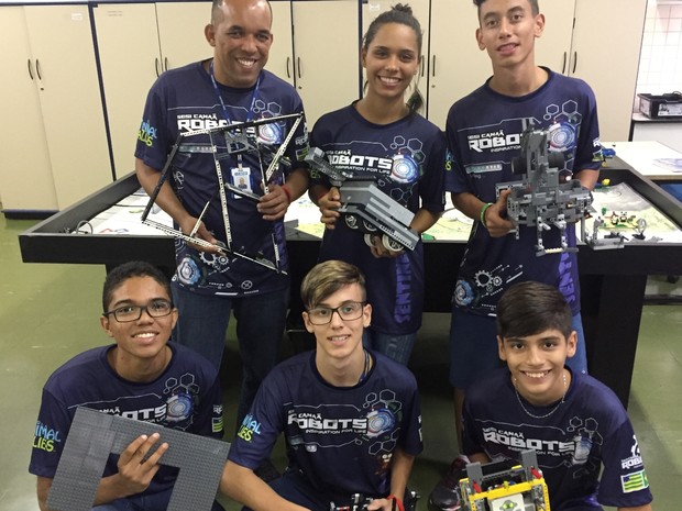Alunos de Goiás vão representar Brasil em campeonato de robótica na Nasa, nos Estados Unidos (Foto: Murillo Velasco/G1)