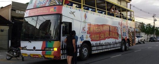 'Forró Bus' é opção de turismo e diversão (Artur Lira / G1)