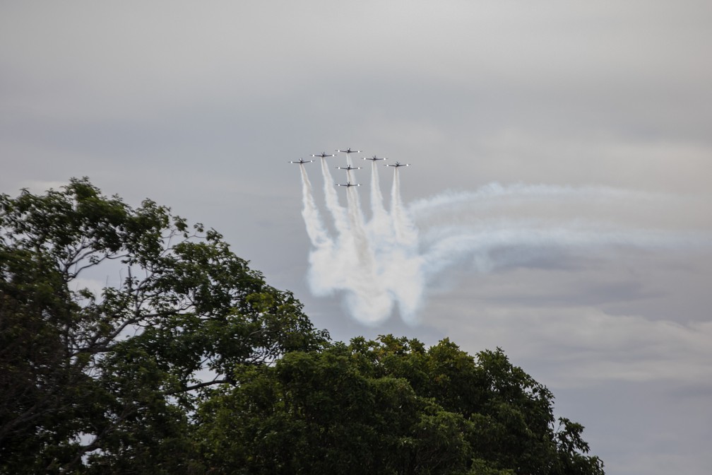 Aviões da Esquadrilha da Fumaça sobrevoam a Praça dos Três Poderes durante cerimônia de posse de Jair Bolsonaro — Foto: Fábio Tito/G1