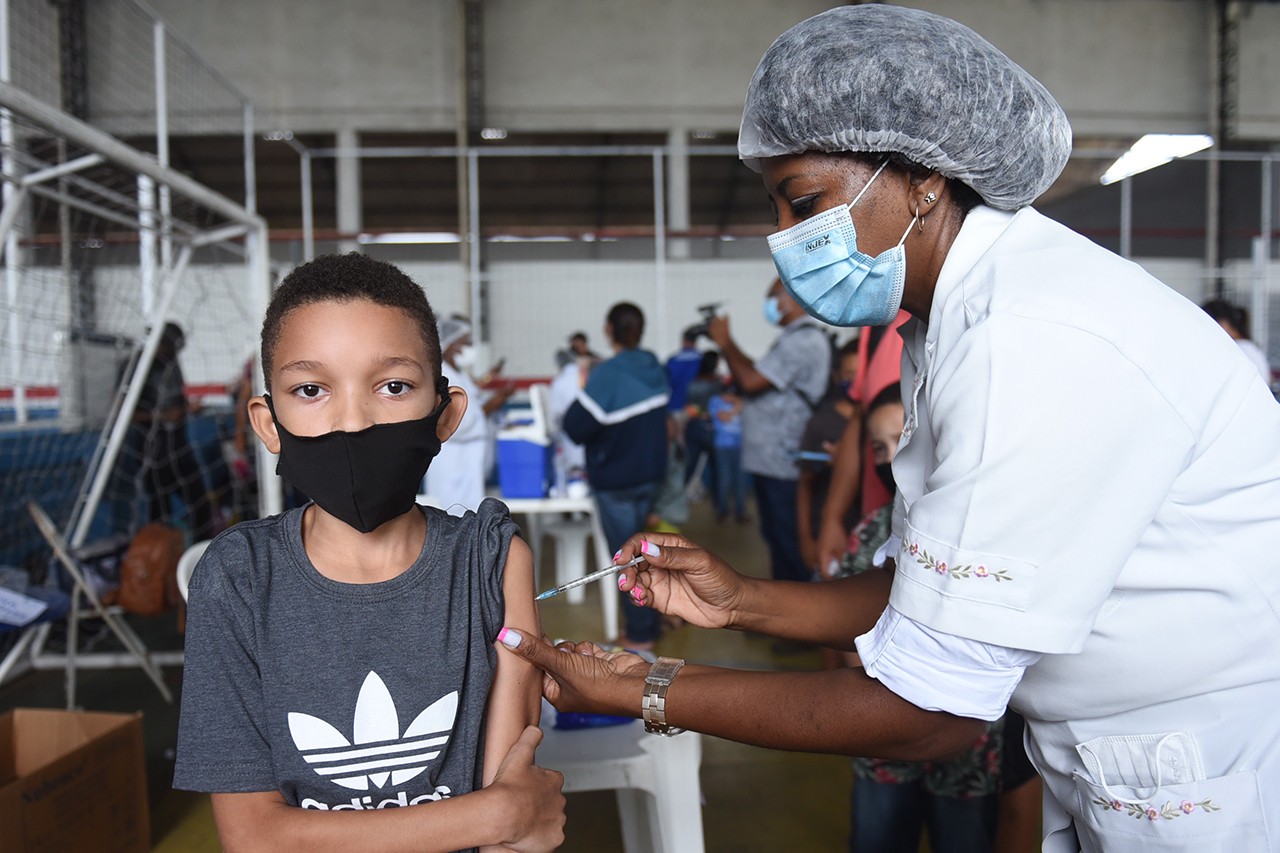 Agendamento para vacinação infantil contra Covid-19 nesta segunda está aberto em Campos, no RJ