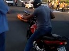 Eletricista reconhece moto roubada ao ver vídeo de caixão que caiu em rua