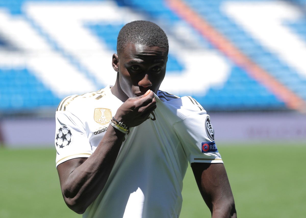 Mendy E Apresentado No Real E Elogia Disputa Com Marcelo Tem Grande Carreira No Madrid Futebol Espanhol Ge