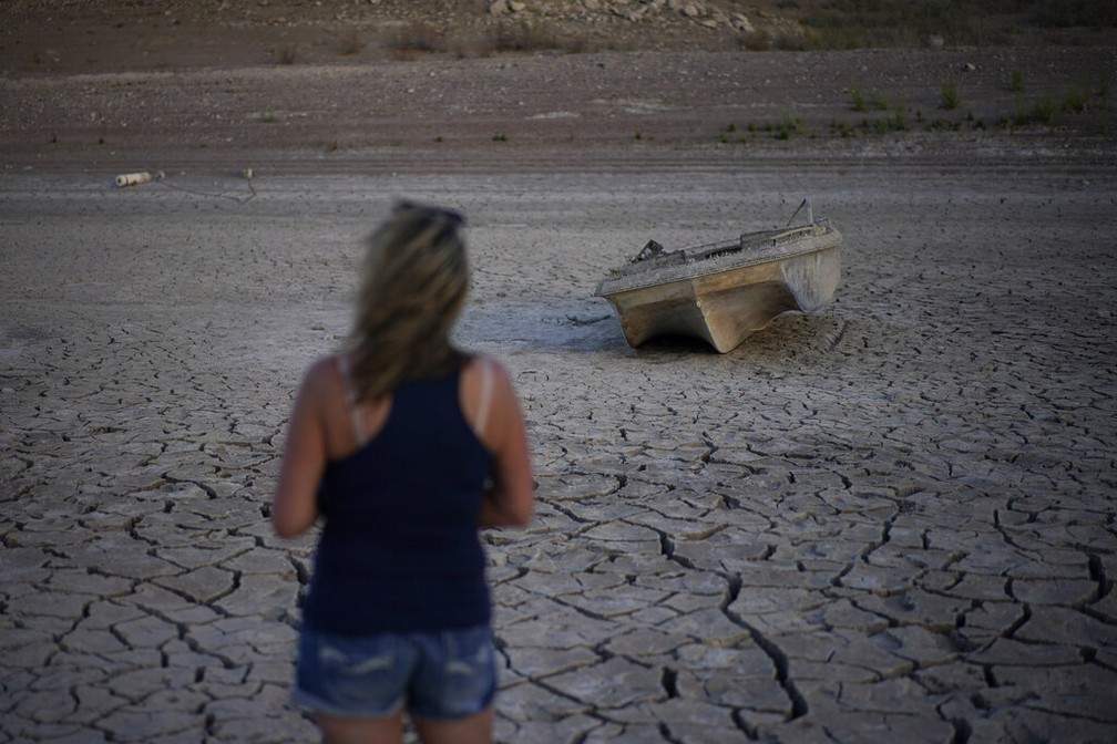 Mulher encontrou ossada no fundo de lago de Las Vegas — Foto: John Locher/AP