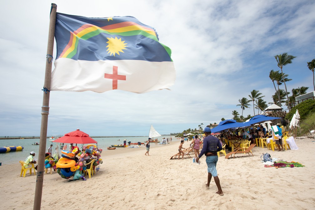 Muro Alto, em Porto de Galinhas, é perfeita para passar o dia: une mar tranquilo e infraestrutura para comer e beber — Foto: Celso Tavares/G1