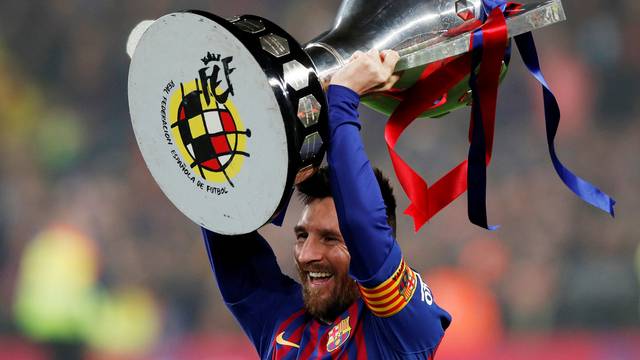 Messi comemora vitória e título sobre o Levante