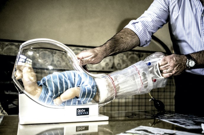 Odón em ação: O aparelho é primeira grande inovação no ramo da obstetrícia nos últimos 400 anos (Foto: Enrico Fantoni)
